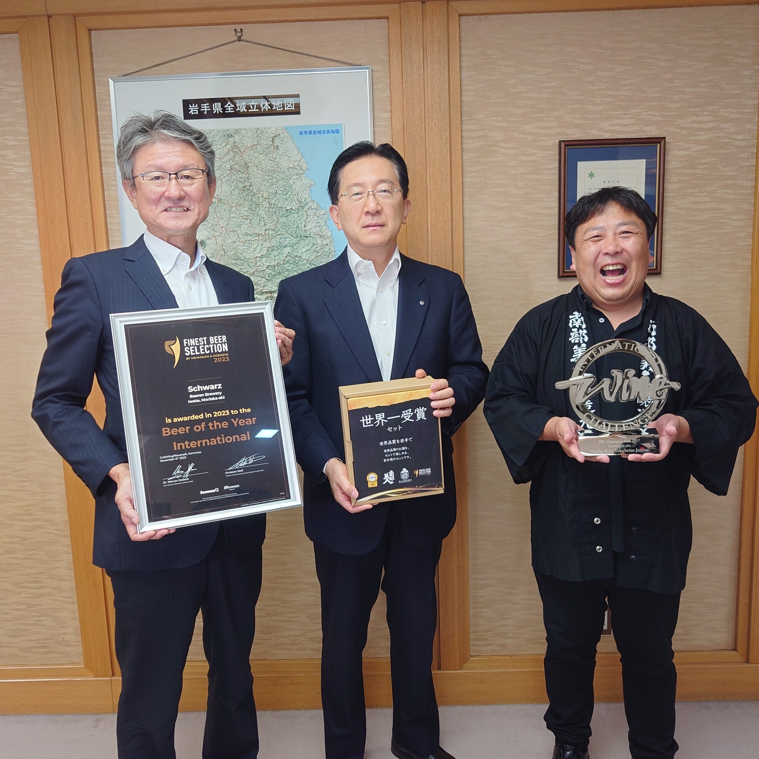 未使用品、栞、一級品合格証貼付　南部三厳堂名人東仙作　南部鉄瓶　南部鉄器　鉄瓶 sato5_c.jpg